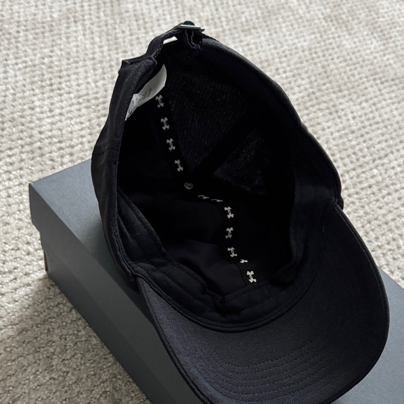 ❤️Under Armour Women's Classic Black Cap - Picture 3 of 4